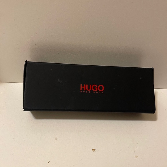 Hugo Boss Eyeglasses.flexible with touch of red, change the lance,use the frame - Picture 3 of 12